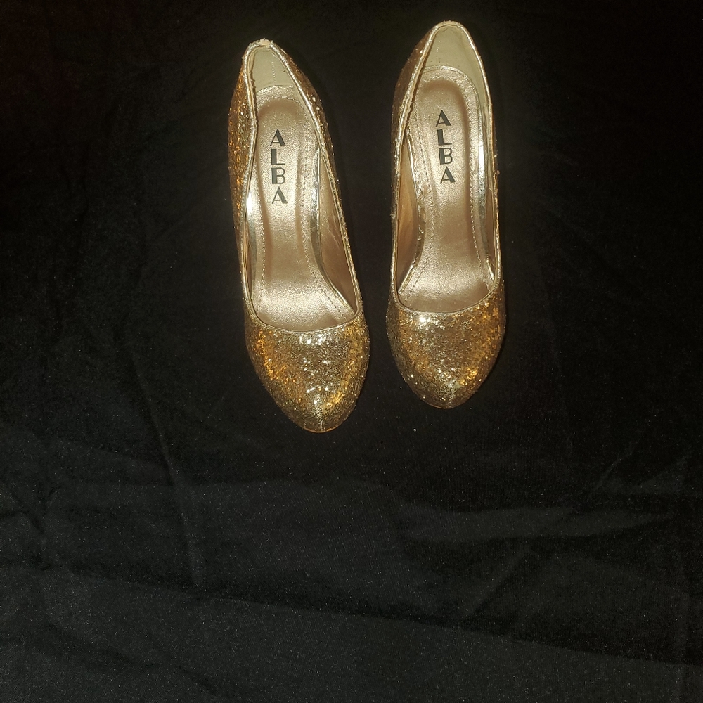 Glittery pumps